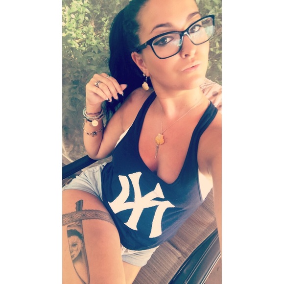 Meet Your Posher!❤️ - Picture 1 of 3